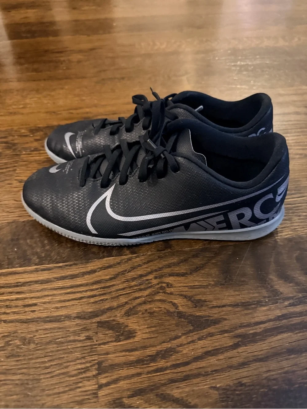 Nike Mercurial Vapor 13 Club IC indoor soccer shoes Size 7